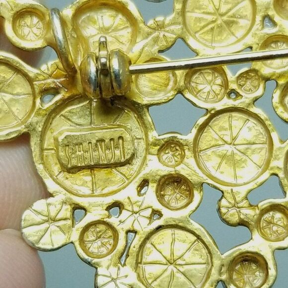 Vintage Atelier Shinji Gold Tone Rhinestone Pendant / Brooch, Signed Lapel Pin - Picture 5 of 8